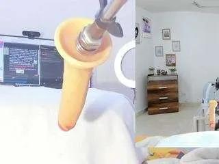 Freechat emily-philip on CamSoda