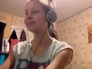 evelineemard on CamSoda 