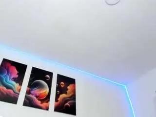 Offline goldenhuguecockts on CamSoda