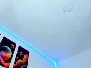 Offline goldenhuguecockts on CamSoda