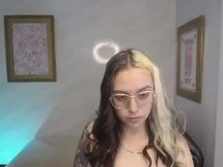 Freechat hela-v on CamSoda