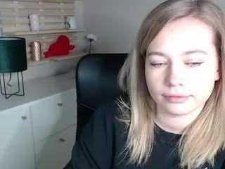 Offline holly95love on CamSoda