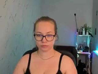 Offline holly95love on CamSoda