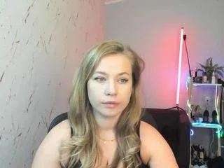 Offline holly95love on CamSoda