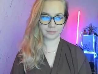 holly95love — TEASE IN PVT
