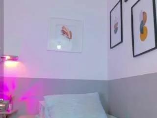 Freechat hotiergirl on CamSoda