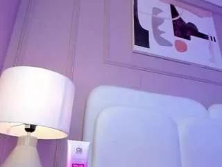 Offline hottieminee on CamSoda