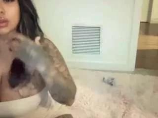 Offline iluvjuicy247 on CamSoda