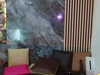 Freechat isalombardi on CamSoda