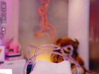 Offline kaorianya1 on CamSoda