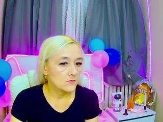 Offline karmenhiron on CamSoda