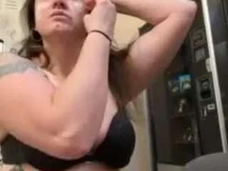 CamSoda katinthebrat is Freechat katinthebrat — Stripper at work! Let's see those virtual tips!!