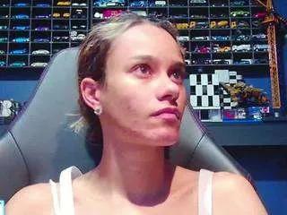 Offline kelayabrunette on CamSoda