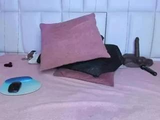 Freechat kyana-cream on CamSoda