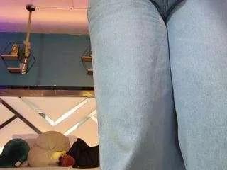 Freechat lady-brownn on CamSoda