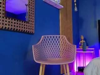 Freechat lady-brownn on CamSoda