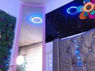 Freechat lila-gummy on CamSoda