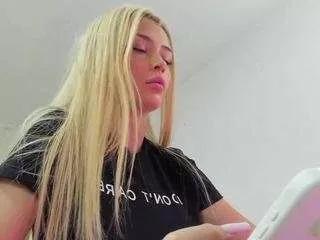 Offline lissababe on CamSoda