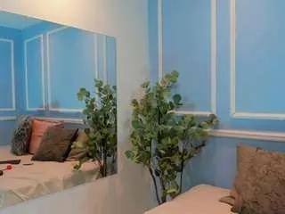 Freechat lucycanels on CamSoda