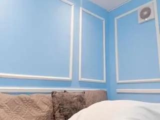 Freechat lucycanels on CamSoda