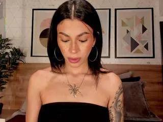 Freechat lunaruso on CamSoda