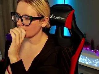 Freechat maaad-maxxx on CamSoda