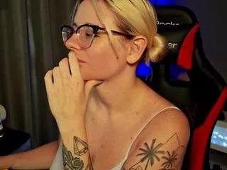 Freechat maaad-maxxx on CamSoda