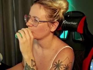 Freechat maaad-maxxx on CamSoda