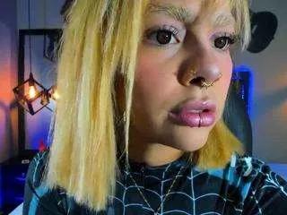 Freechat maddiiebrooks on CamSoda