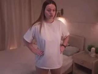 mariammileti — air kiss for you close to cam [15 tokens remaining]