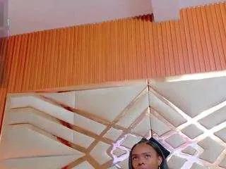 miss-dinah on CamSoda 