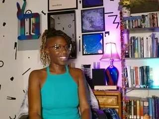 Offline moebootyrayna on CamSoda