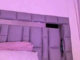 Freechat nadia-saadik1 on CamSoda