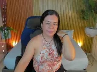 Offline nahia-13 on CamSoda