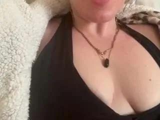 Offline naughty-rosie on CamSoda