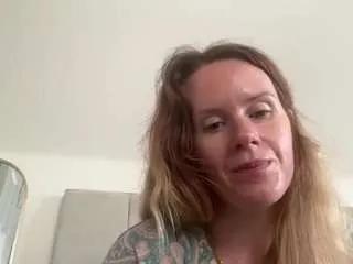 Offline naughty-rosie on CamSoda