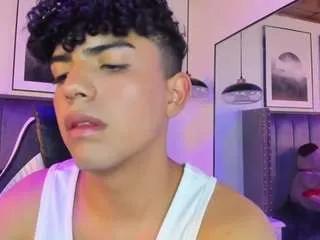 Freechat niick-twink on CamSoda