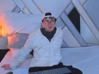 nina-passionf on CamSoda 