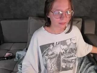 noora-moore on CamSoda 