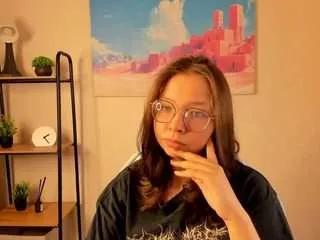 noora-moore on CamSoda 