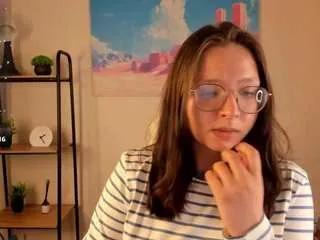 noora-moore on CamSoda 