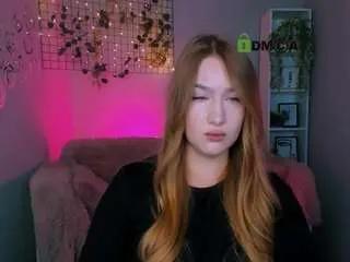 Offline playful-sophie on CamSoda