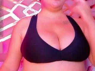 Offline playfulcurvyy on CamSoda