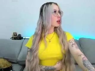 purpleladydoll on CamSoda 