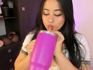 Offline queen-liana on CamSoda