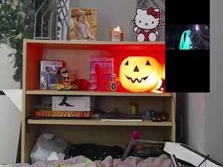 CamSoda riskyren9 is Freechat riskyren9 — on phone with my man/ ready to chat