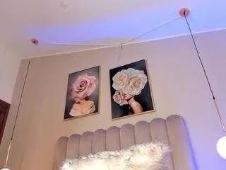 Offline saraa-blonde on CamSoda