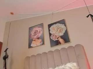 Offline saraa-blonde on CamSoda