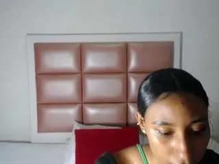 Offline sexy-tiny-sarah on CamSoda