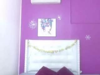 Offline sexy-tiny-sarah on CamSoda